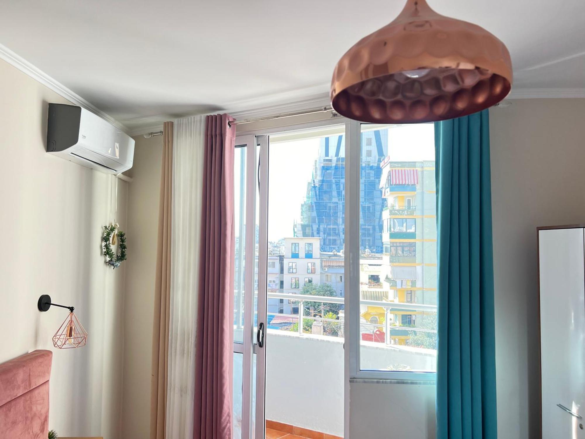 Sunlit House City Center ティラナ エクステリア 写真